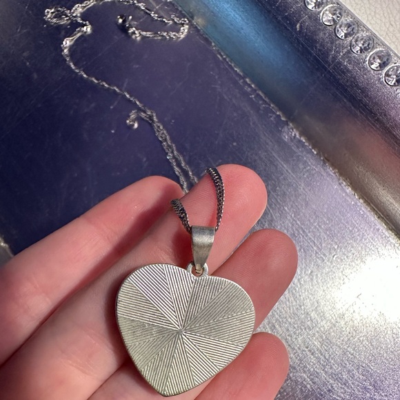 “Addison” heart necklace - Picture 3 of 3